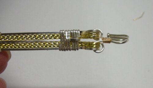 Judy Larson's Two-tone Beaded Bangle - , Classic Wire Jewelry, Wire Wrapping, Wrapping, Wire Wrapping Jewelry, attach the hook